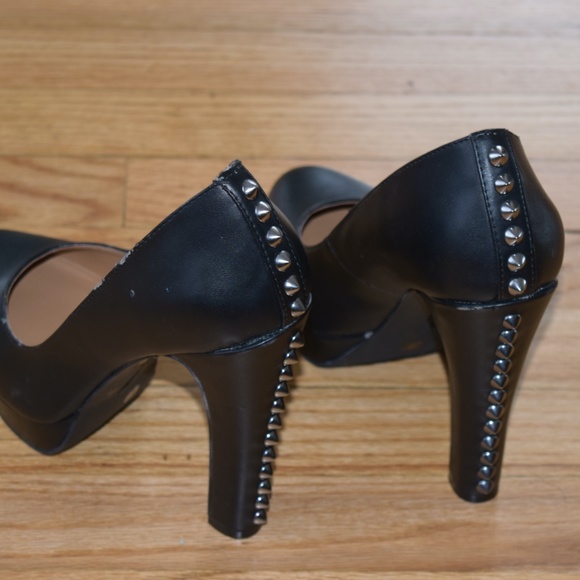Women's Cosmopolitan Black Studded High Heel Pump Size 8.5 - Picture 4 of 6